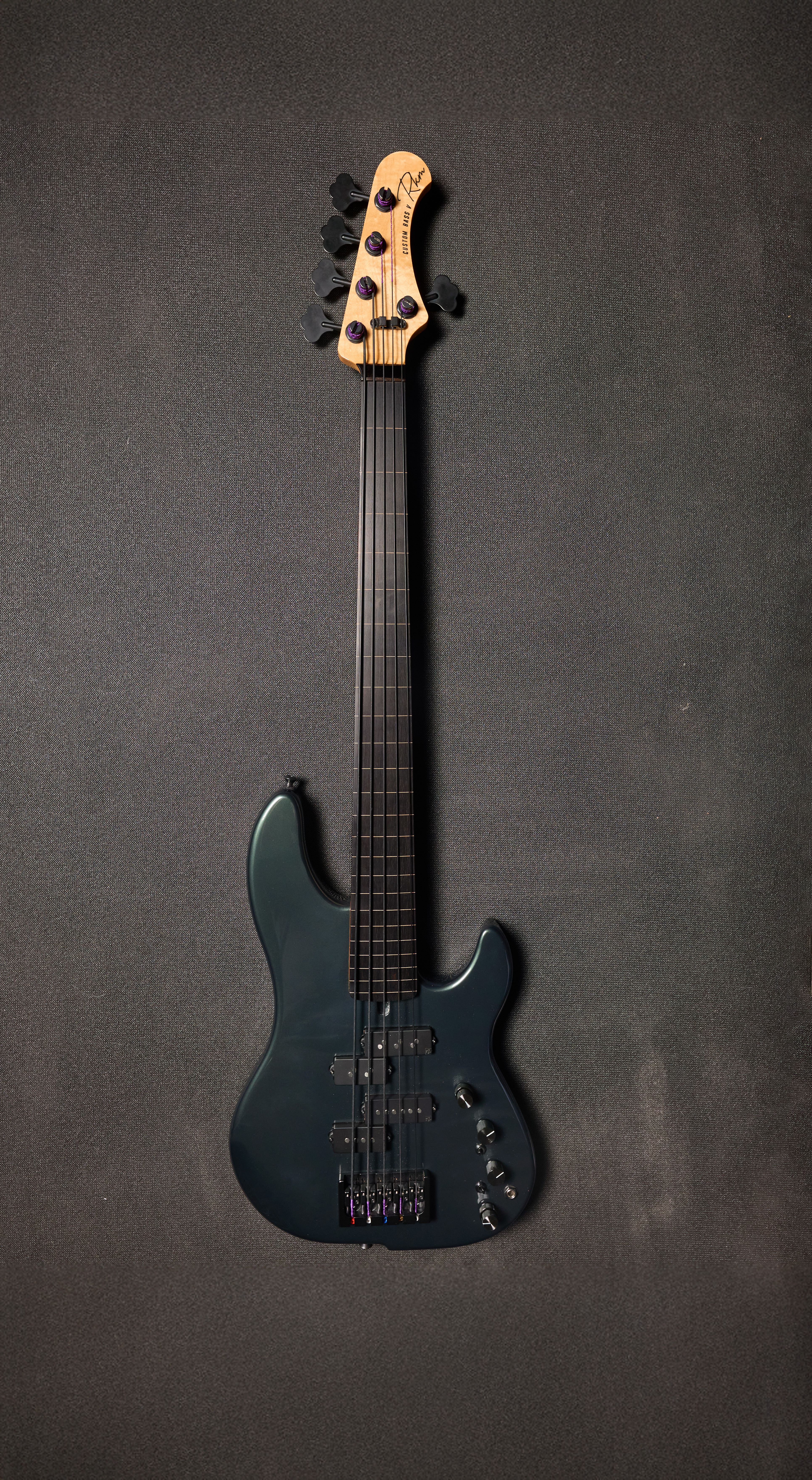 Janek Bass 3
