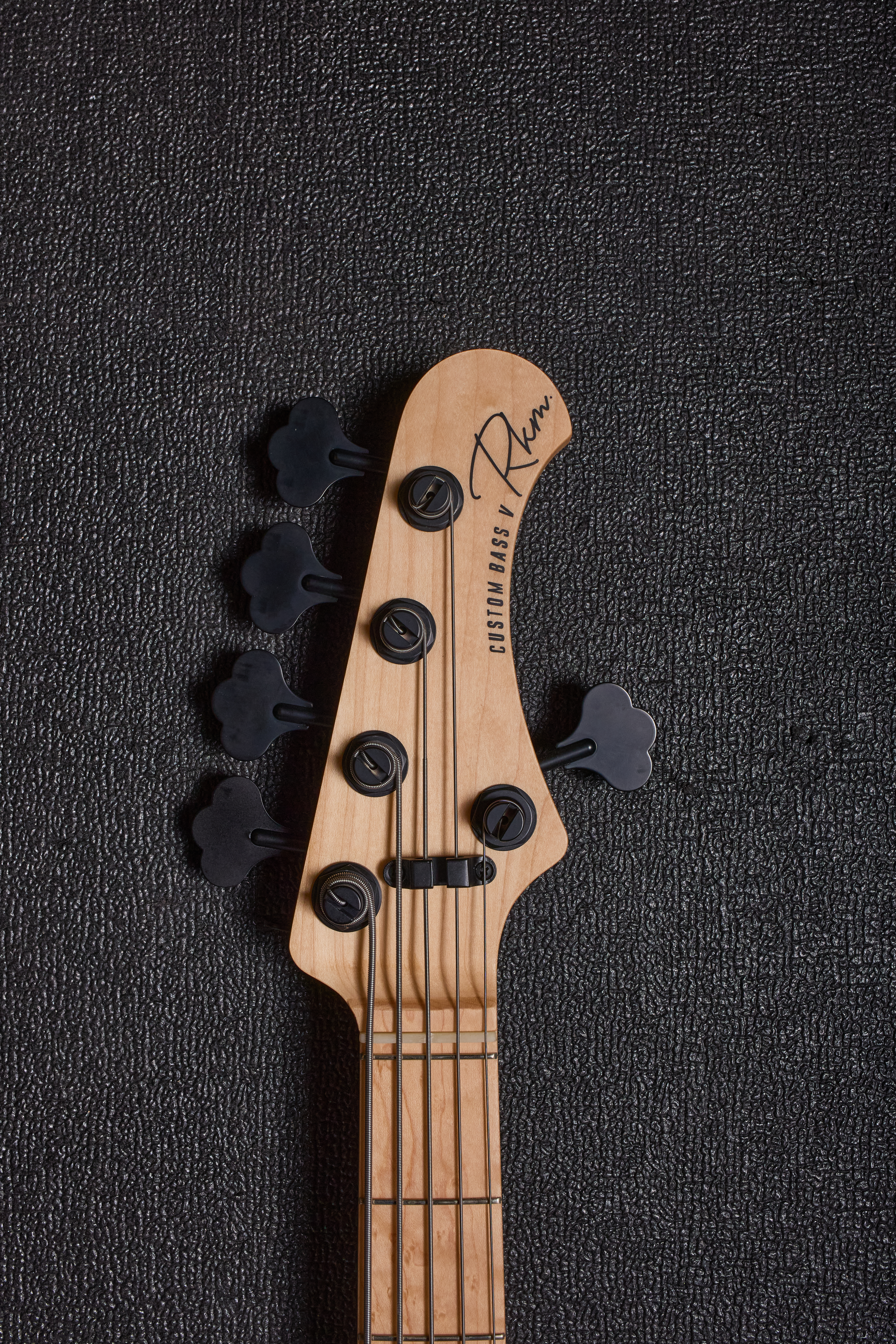 Janek Bass 2