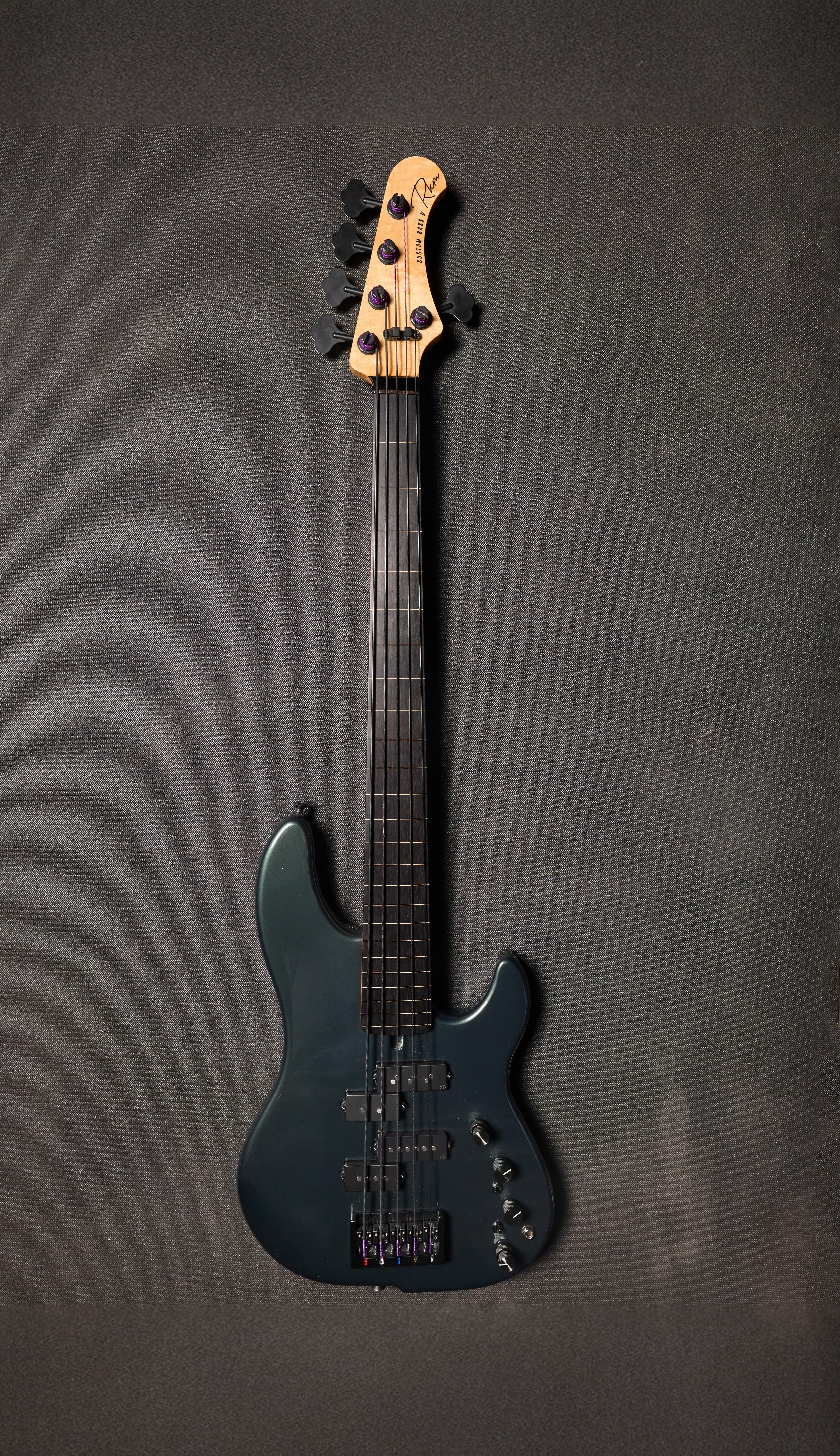Janek Gwizdala Bass 3